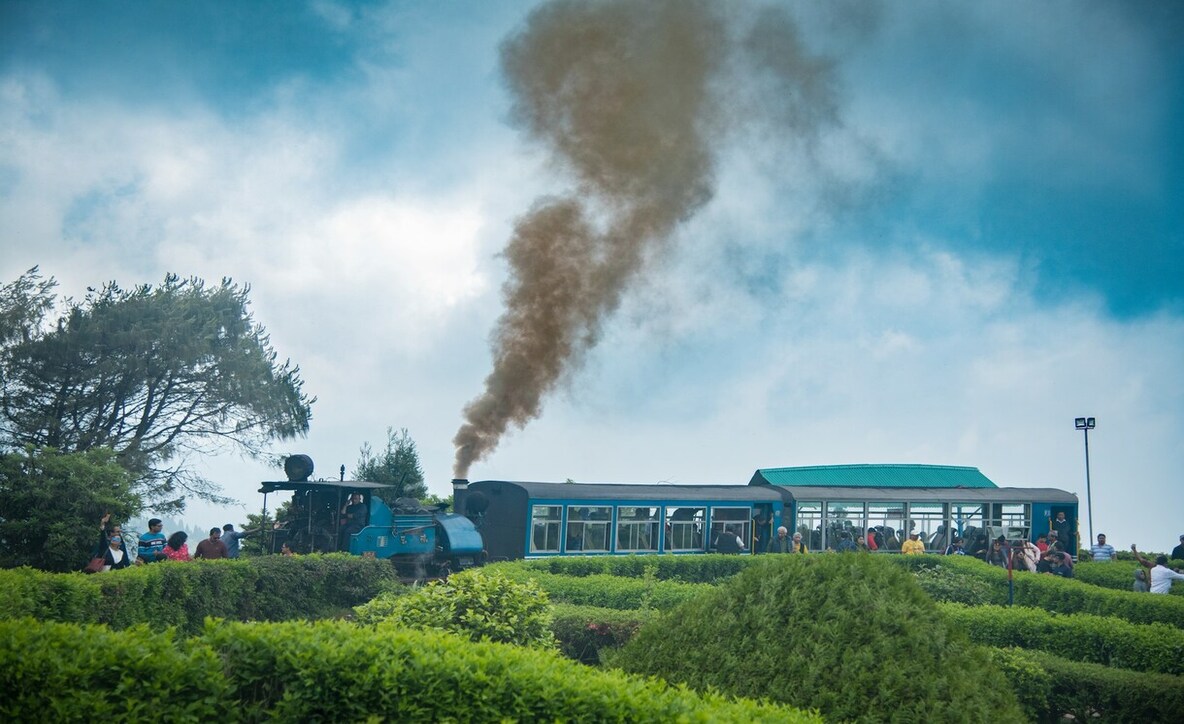 Mumbai to Darjeeling train, Darjeeling tour package from Mumbai, Sikkim Darjeeling tour package fro